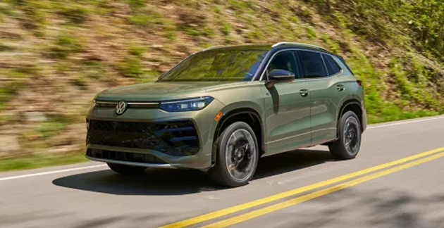 Экстерьер Volkswagen Tiguan на дороге