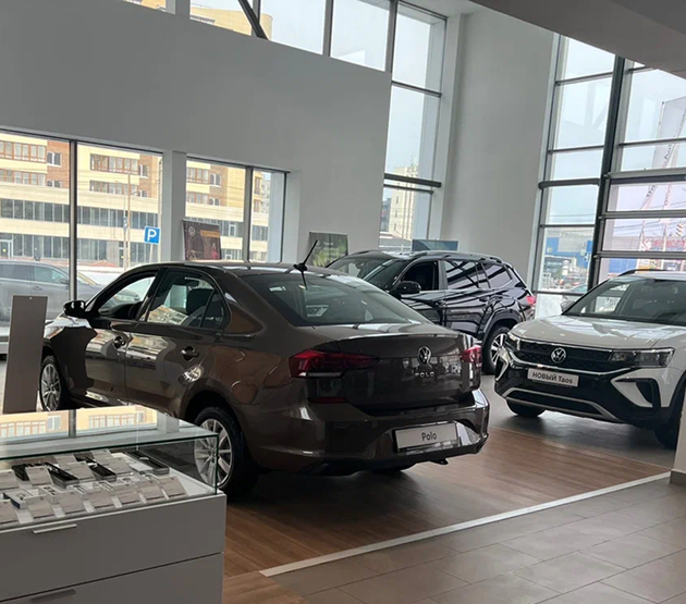 Автомобили Volkswagen в автосалоне